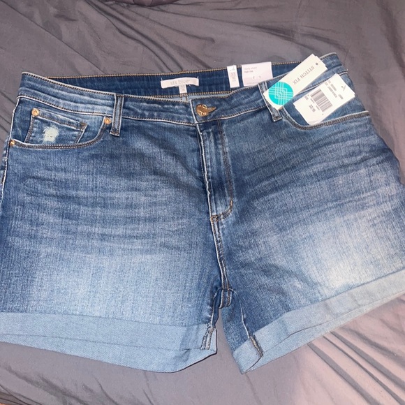 STS Blue Pants - STS Blue Molly Denim Short Sz. 16 NWT